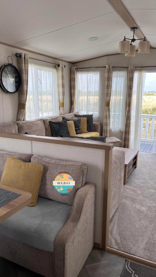 Field View - Martello Beach - Sylwia'S Holiday Homes Jaywick Sands Exterior photo